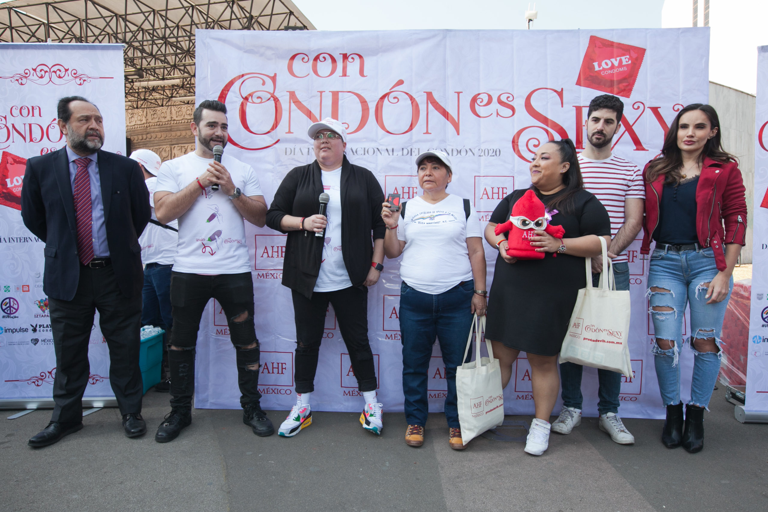 ¨Con Condón es Sexy¨ - AHF México ¨Con Condón es Sexy¨